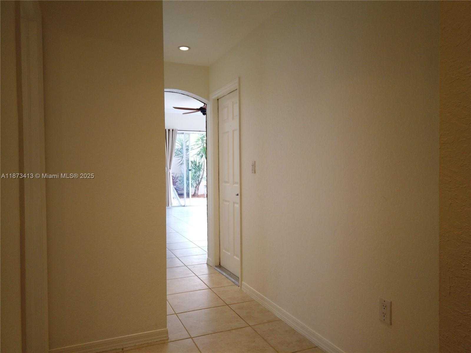 Small Image of 1140 LIDFLOWER ST, Hollywood Number 13