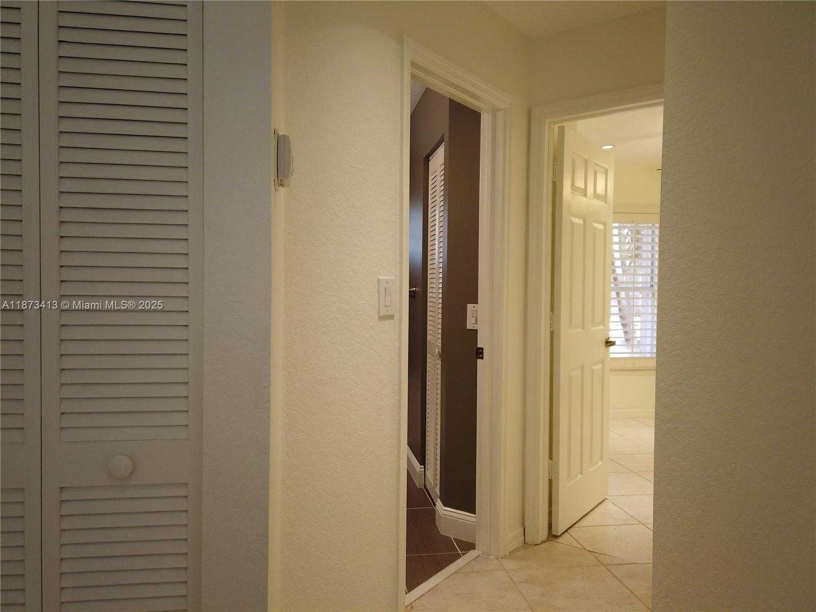 Small Image of 1140 LIDFLOWER ST, Hollywood Number 15
