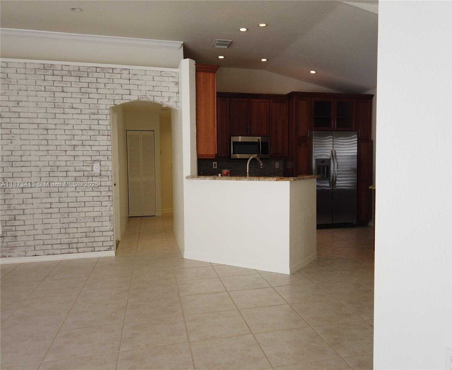 Small Image of 1140 LIDFLOWER ST, Hollywood Number 17