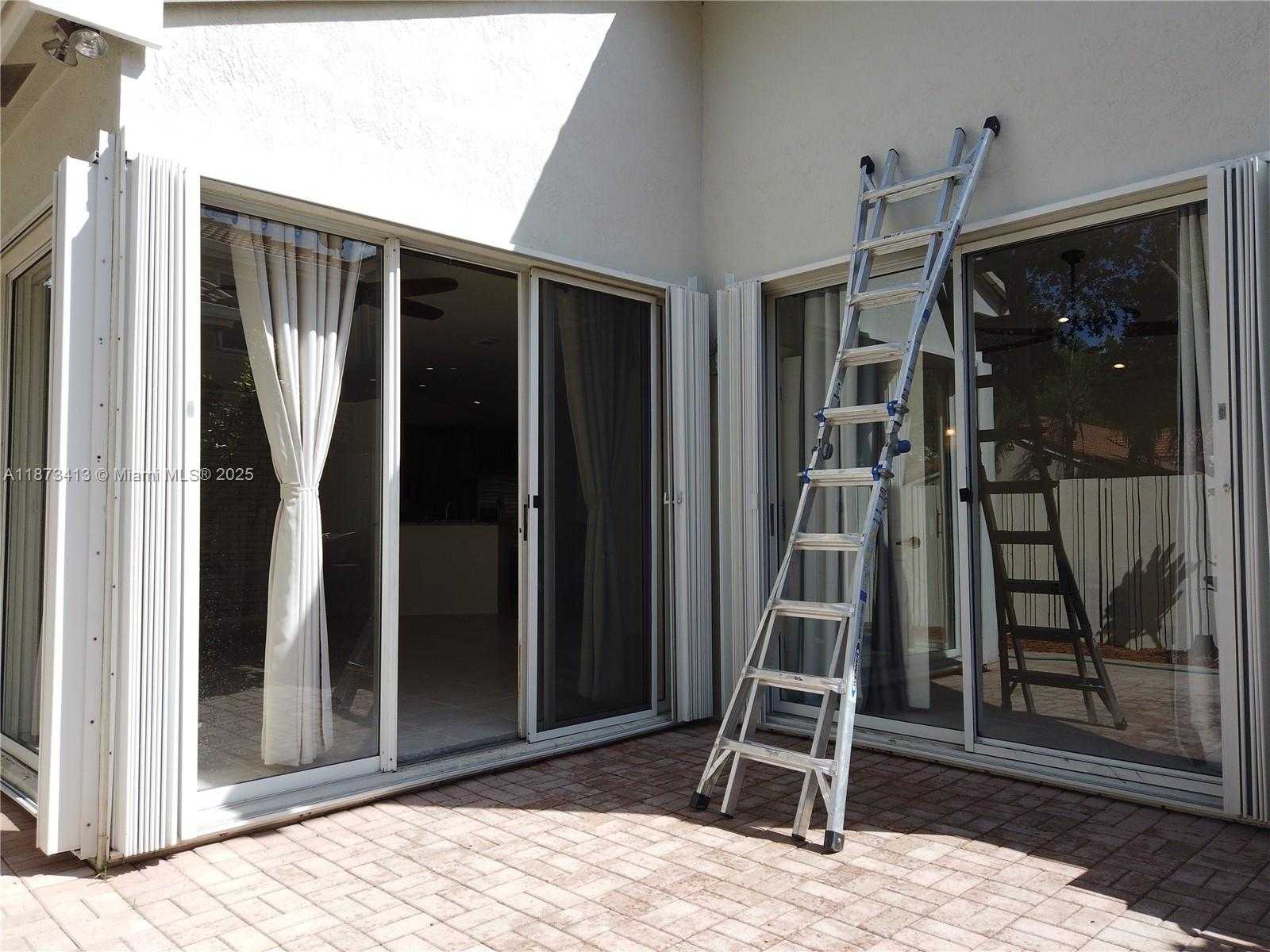 Small Image of 1140 LIDFLOWER ST, Hollywood Number 19