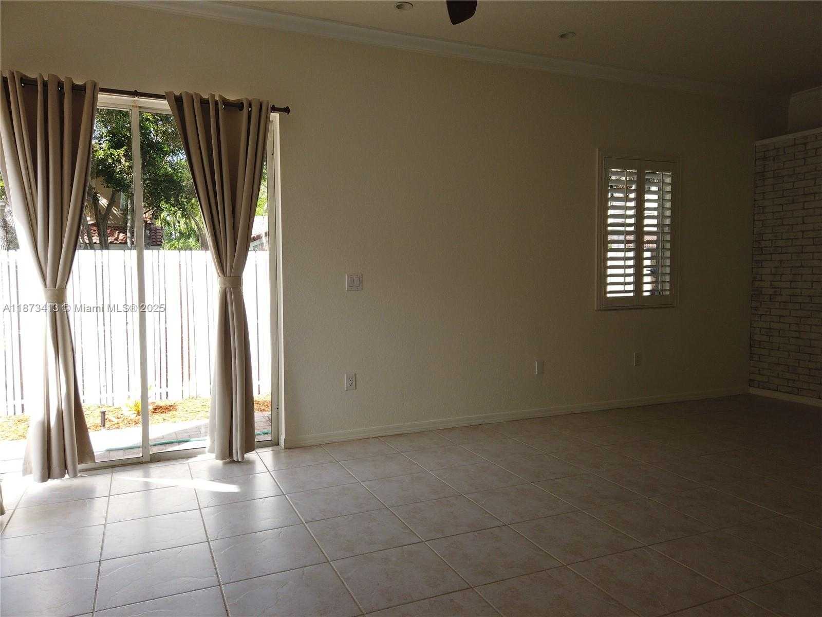 Small Image of 1140 LIDFLOWER ST, Hollywood Number 22