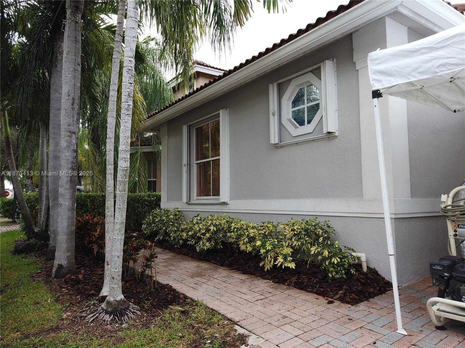 Small Image of 1140 LIDFLOWER ST, Hollywood Number 5