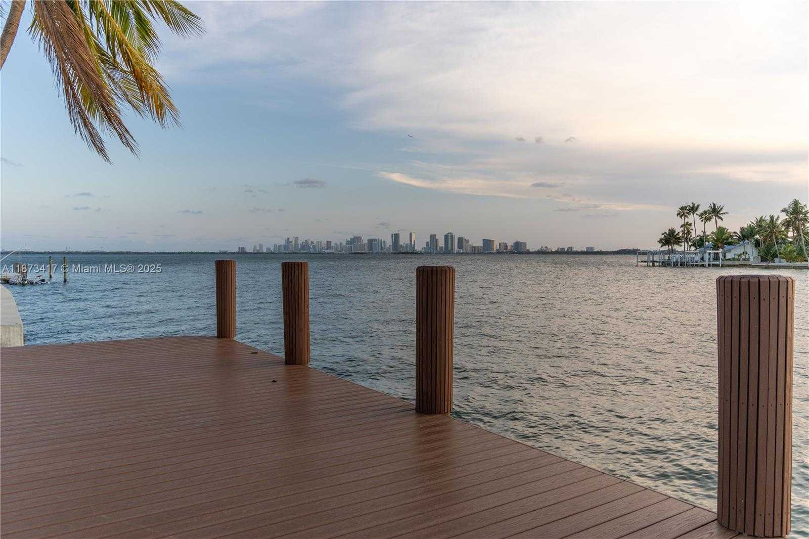 Small Image of 7508 WEST TREASURE DR, North Bay Village Number 10