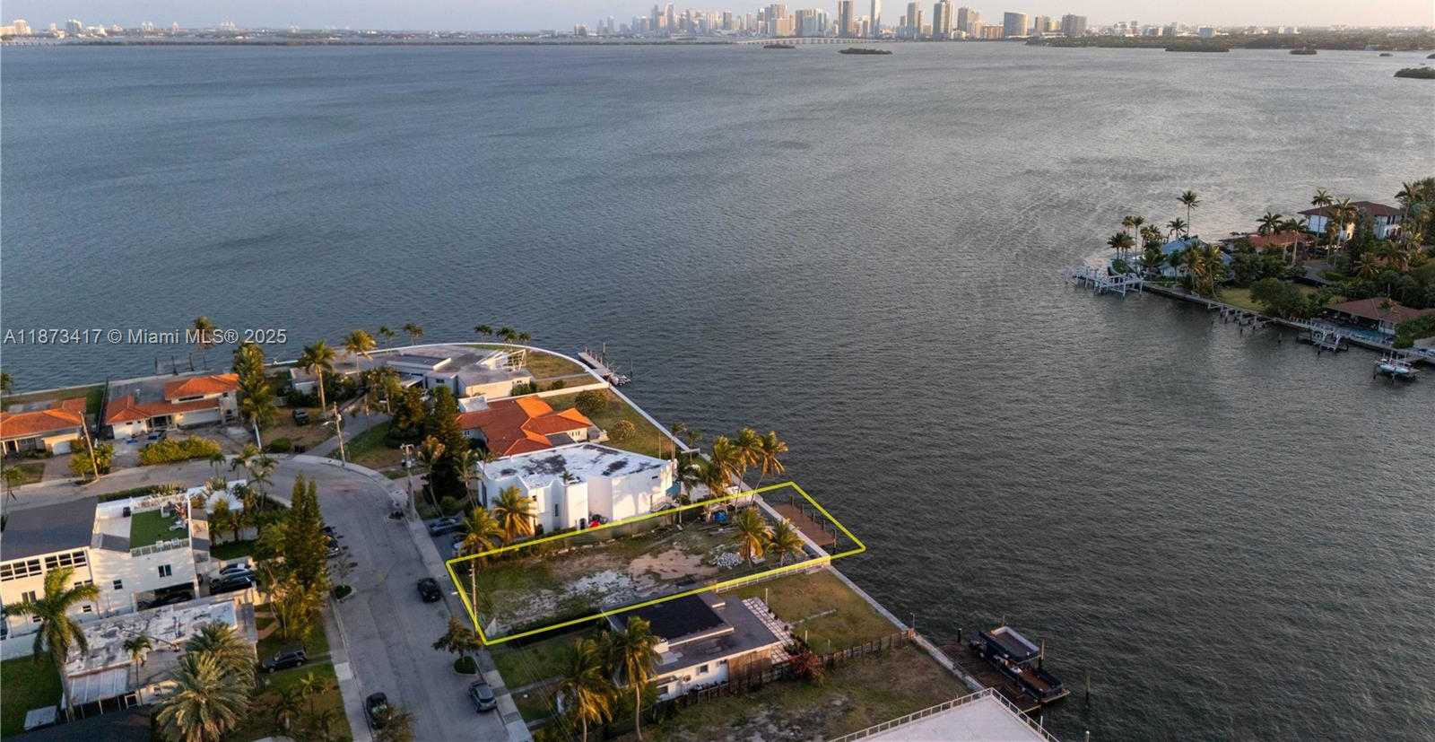 Small Image of 7508 WEST TREASURE DR, North Bay Village Number 5