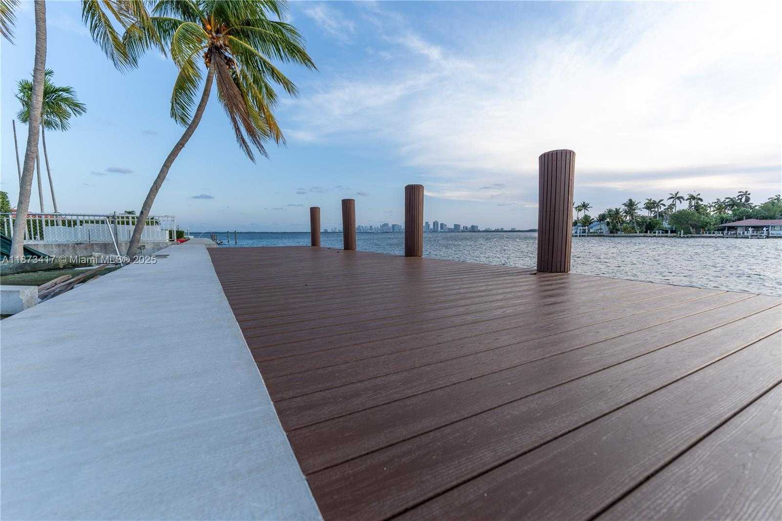 Small Image of 7508 WEST TREASURE DR, North Bay Village Number 8
