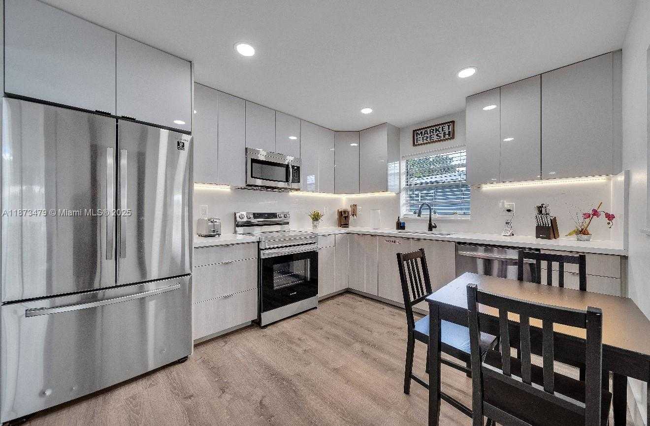 Small Image of 521 WEST EVANSTON CIR, Fort Lauderdale Number 14