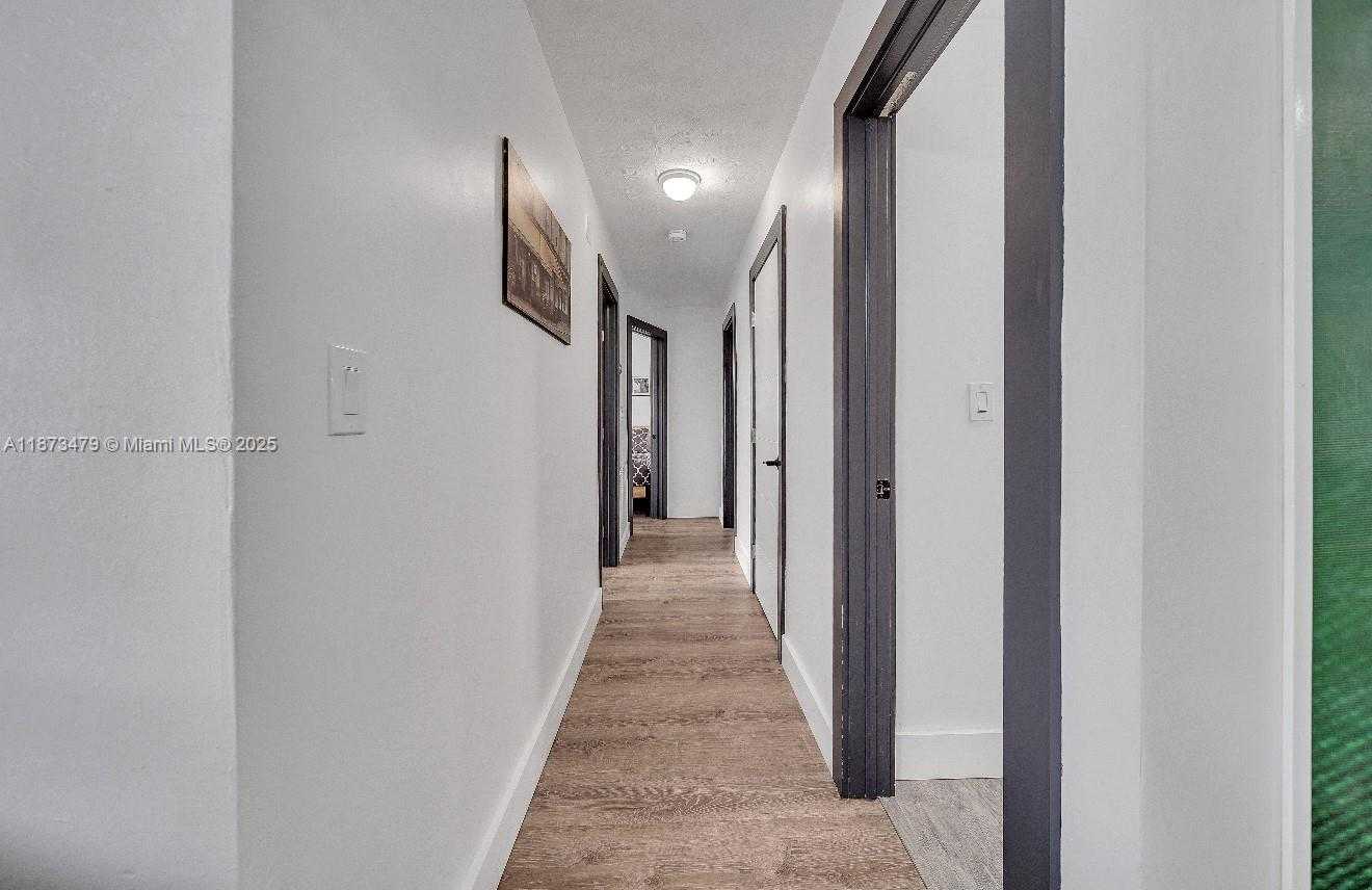 Small Image of 521 WEST EVANSTON CIR, Fort Lauderdale Number 17