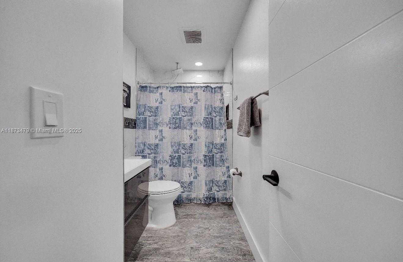 Small Image of 521 WEST EVANSTON CIR, Fort Lauderdale Number 19