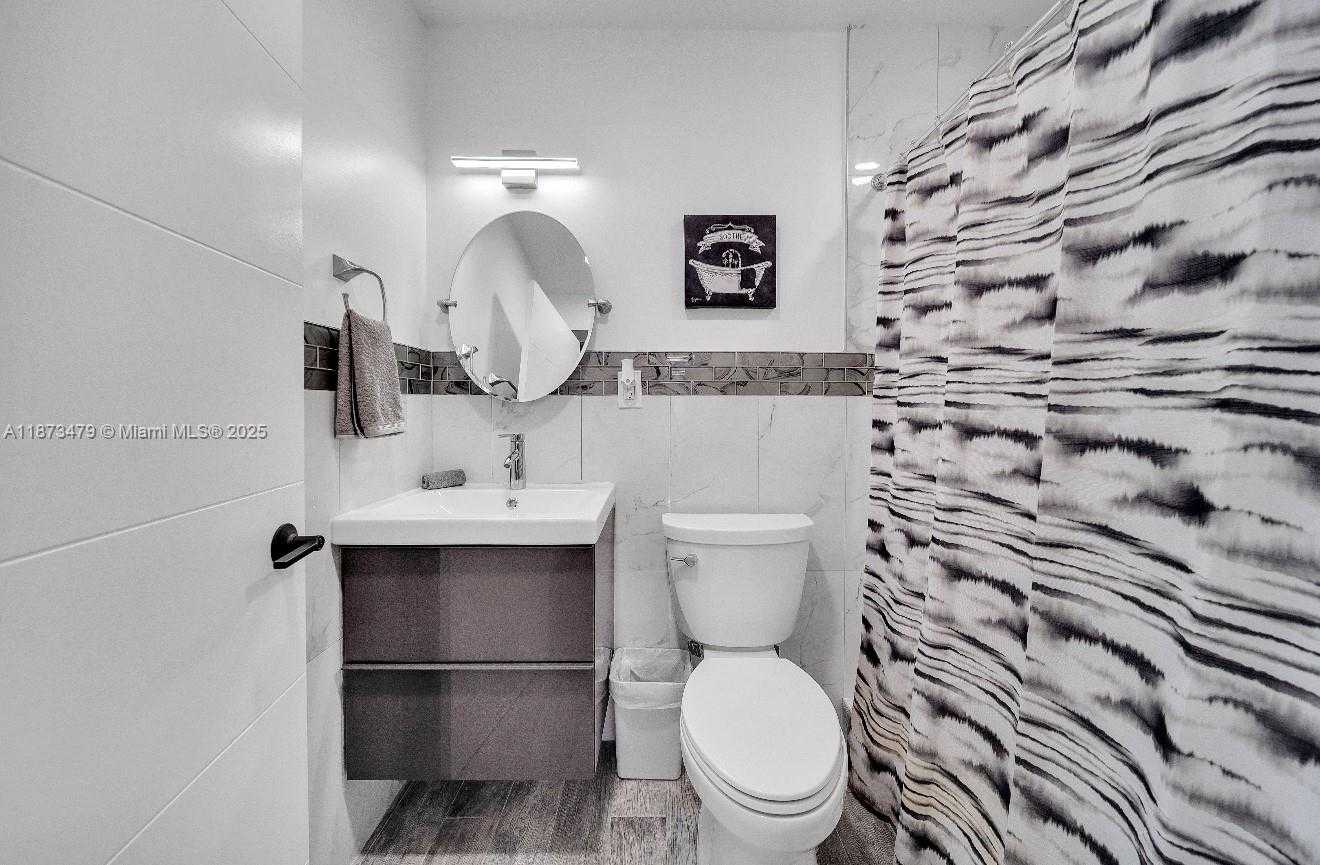 Small Image of 521 WEST EVANSTON CIR, Fort Lauderdale Number 7