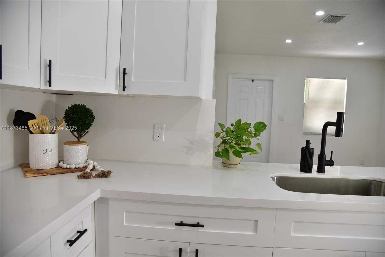 Small Image of 1613 NORTH WEST 12TH ST, Fort Lauderdale Number 15