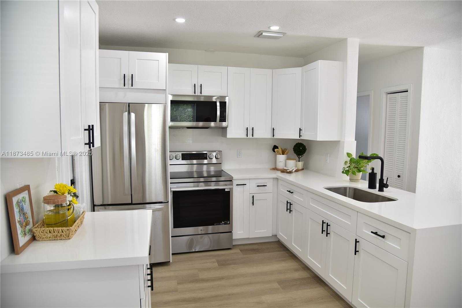 Small Image of 1613 NORTH WEST 12TH ST, Fort Lauderdale Number 4