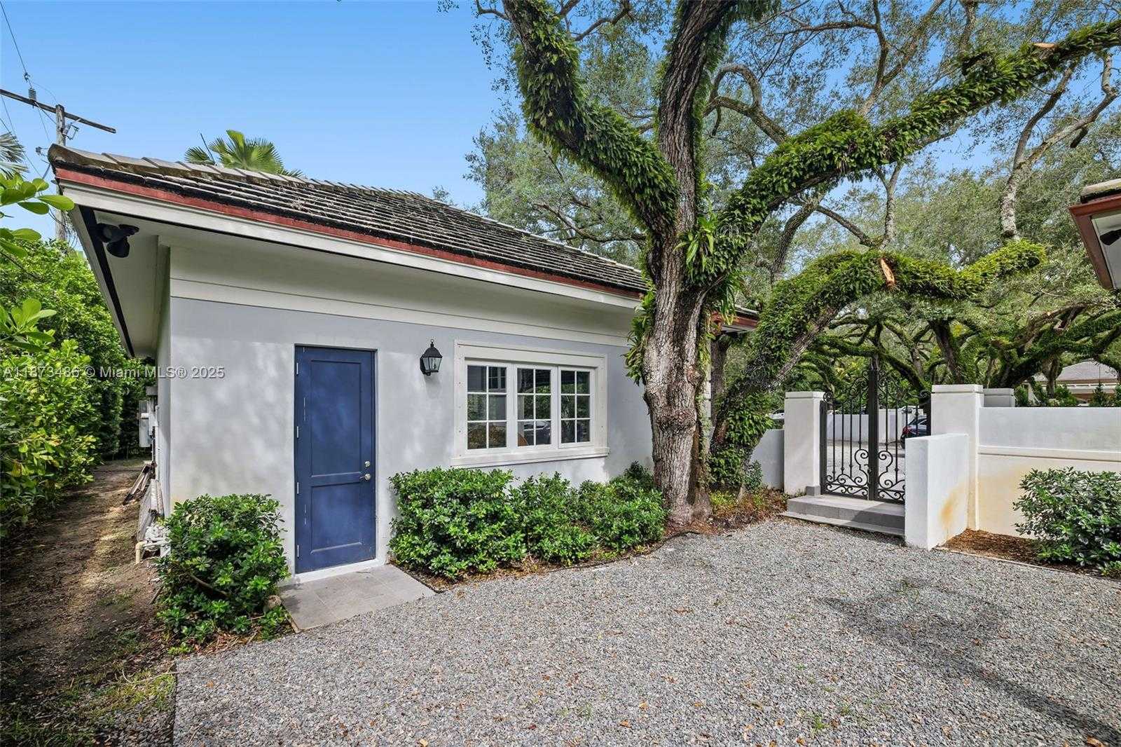 Small Image of 5400 BANYAN TRL, Coral Gables Number 11