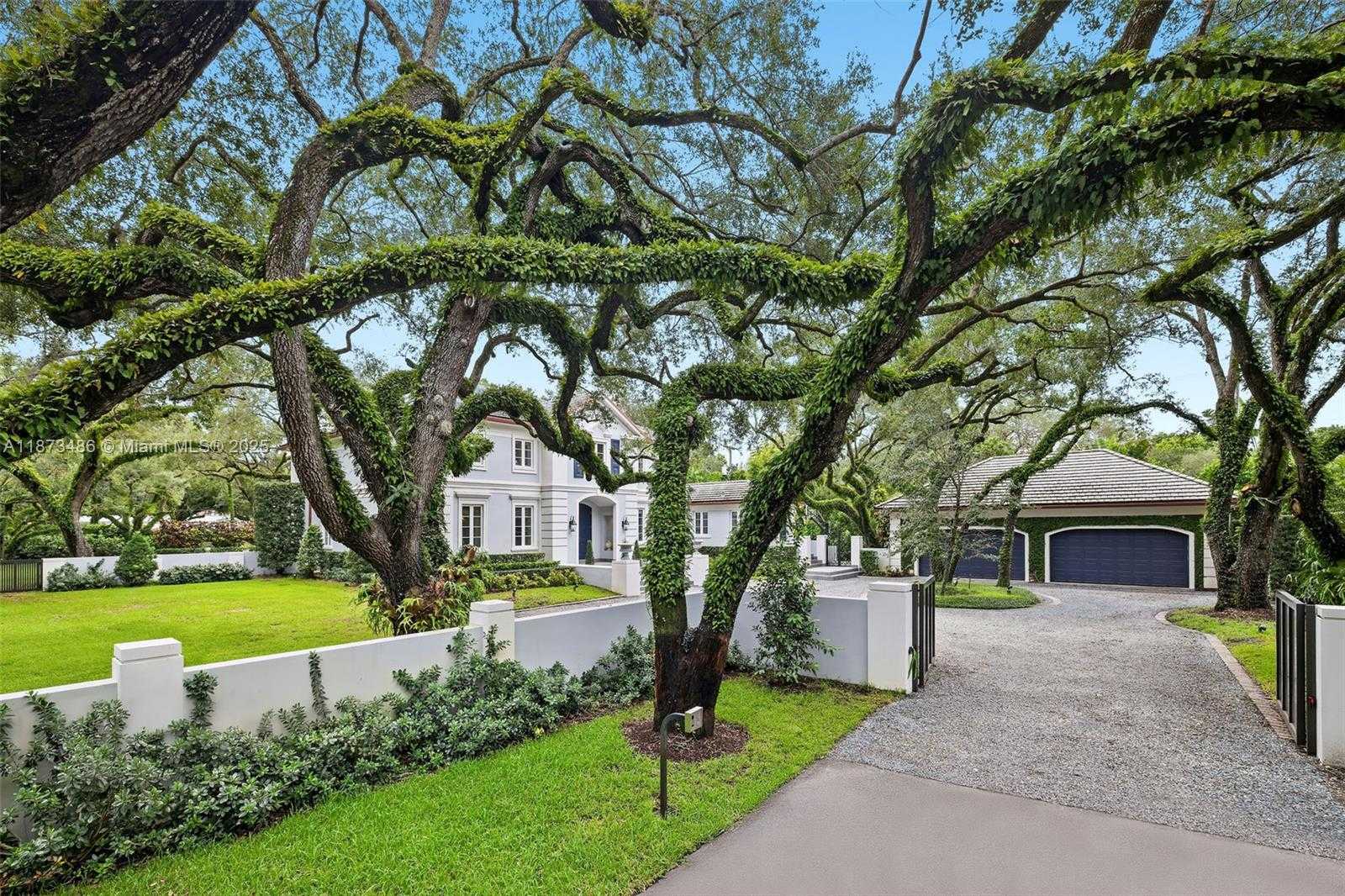 Small Image of 5400 BANYAN TRL, Coral Gables Number 12