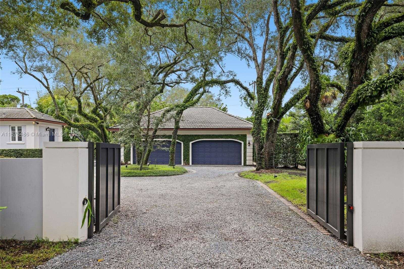 Small Image of 5400 BANYAN TRL, Coral Gables Number 13
