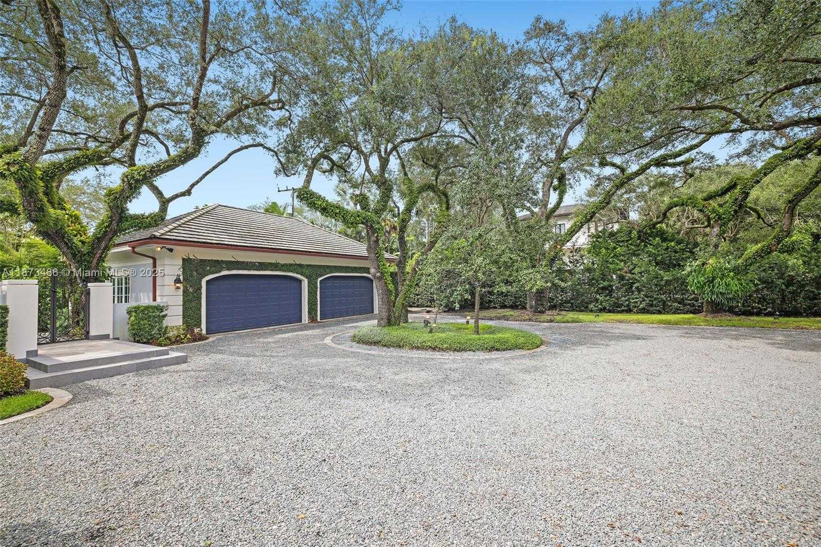 Small Image of 5400 BANYAN TRL, Coral Gables Number 15
