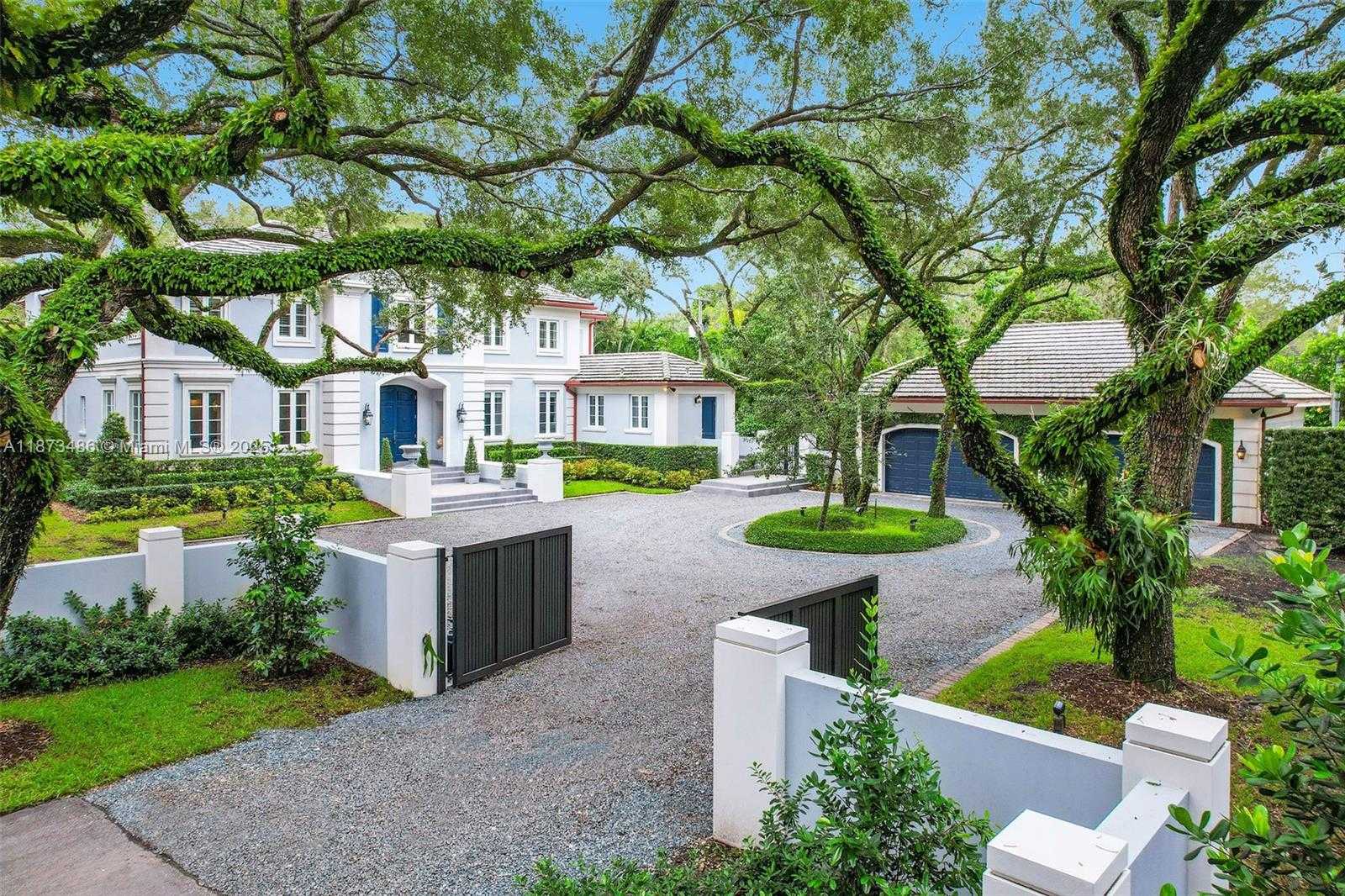 Small Image of 5400 BANYAN TRL, Coral Gables Number 2