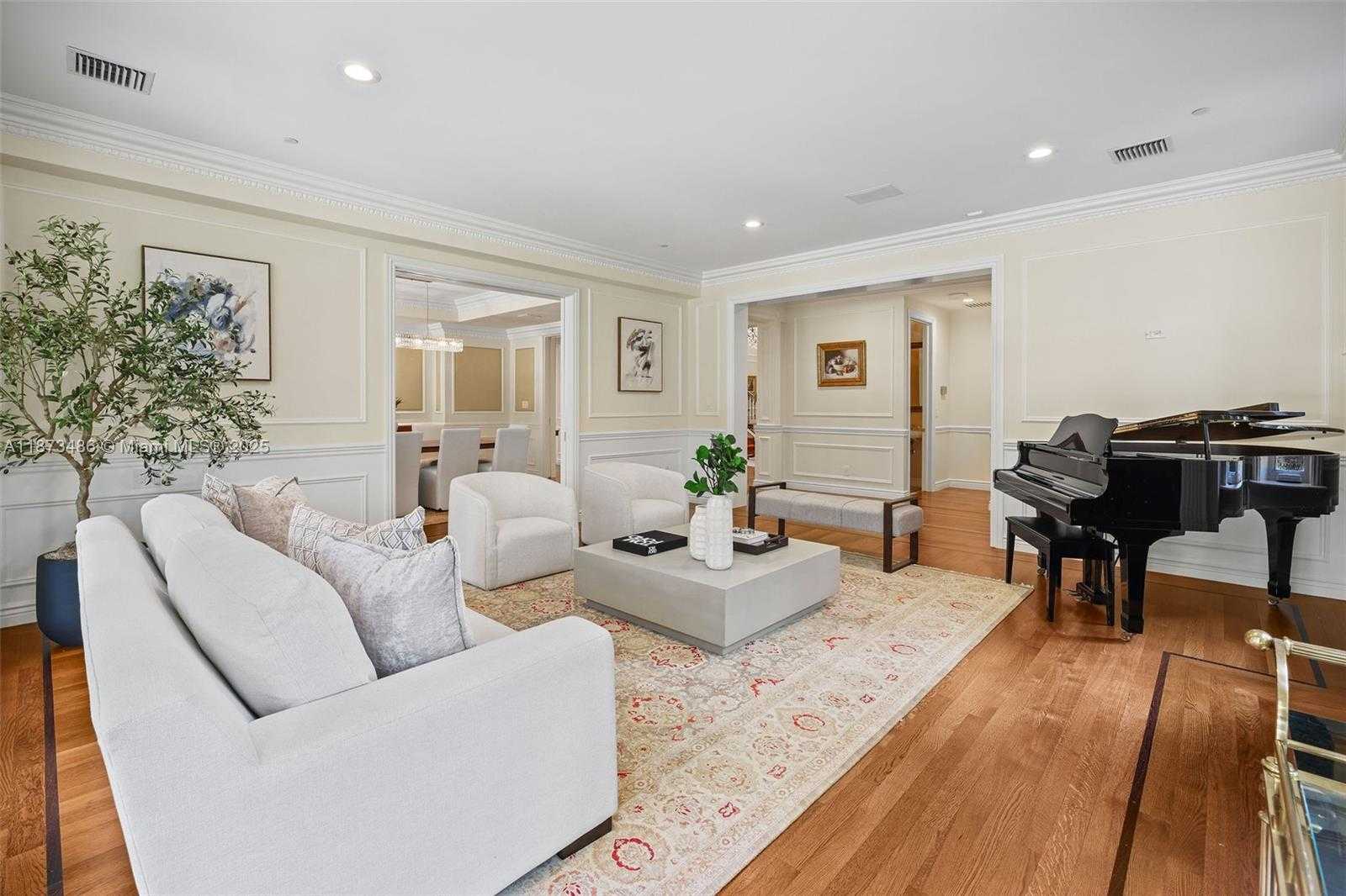 Small Image of 5400 BANYAN TRL, Coral Gables Number 25