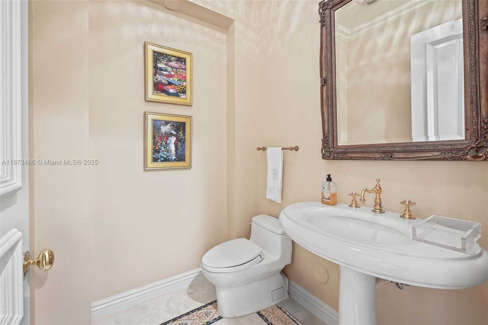 Small Image of 5400 BANYAN TRL, Coral Gables Number 26