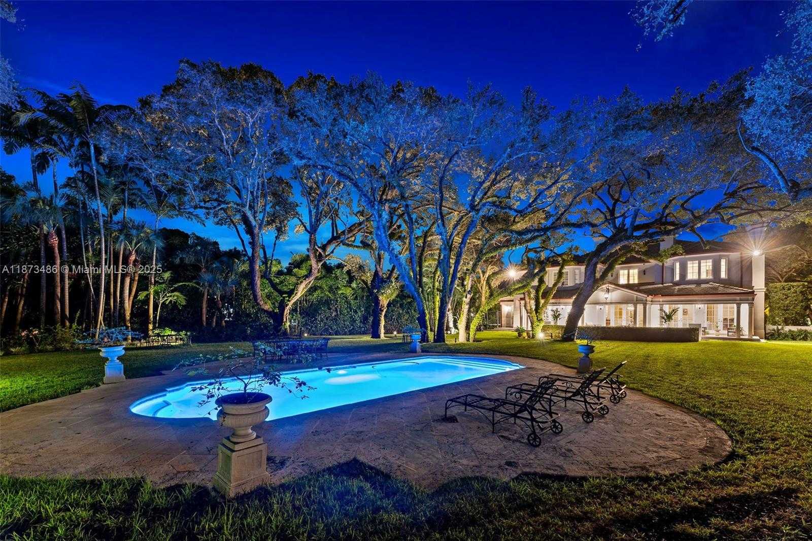 Small Image of 5400 BANYAN TRL, Coral Gables Number 3