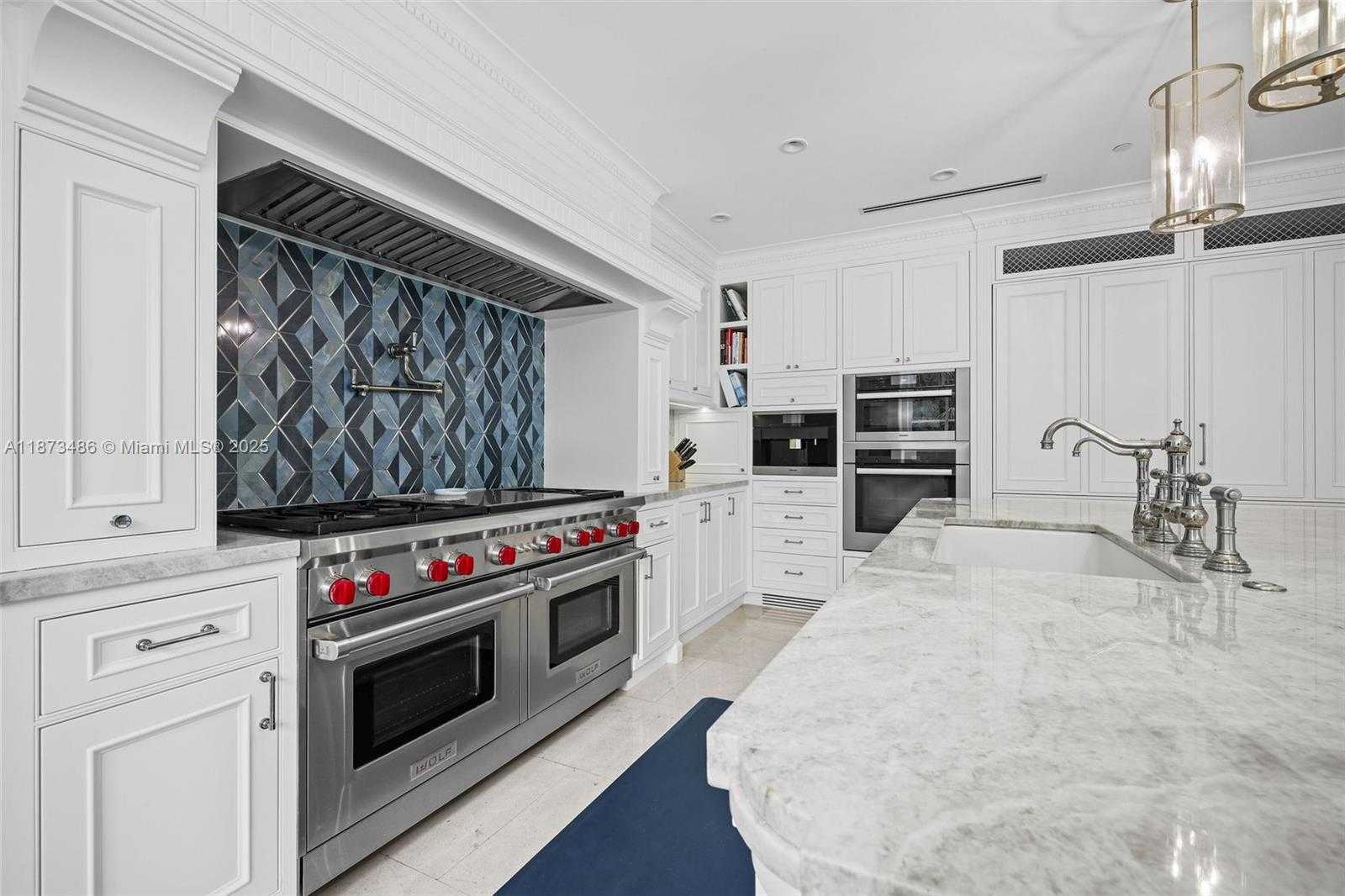 Small Image of 5400 BANYAN TRL, Coral Gables Number 31