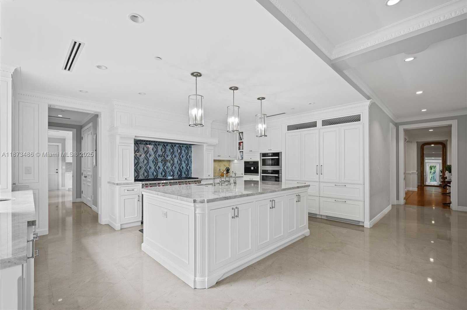 Small Image of 5400 BANYAN TRL, Coral Gables Number 34