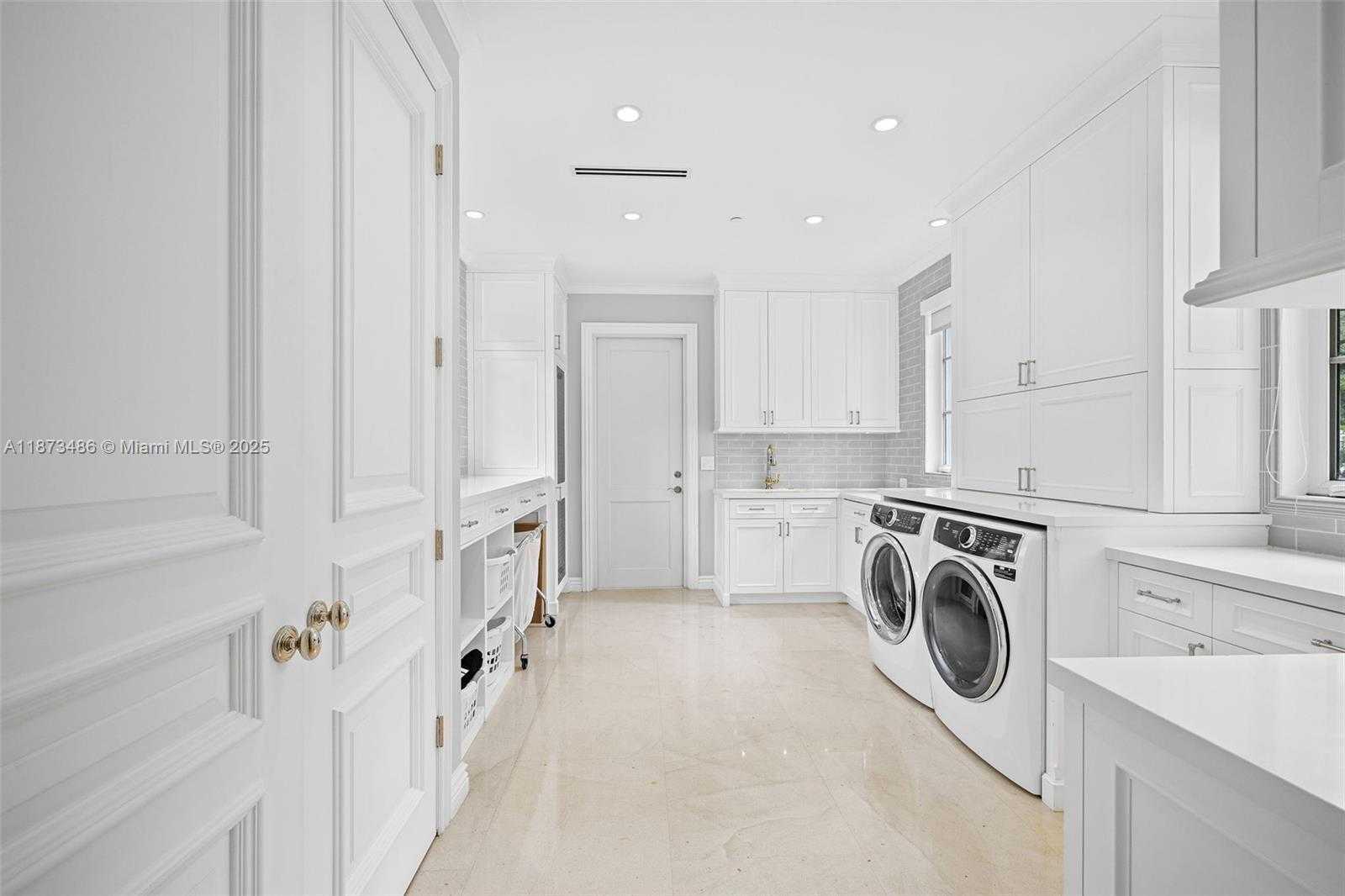 Small Image of 5400 BANYAN TRL, Coral Gables Number 35