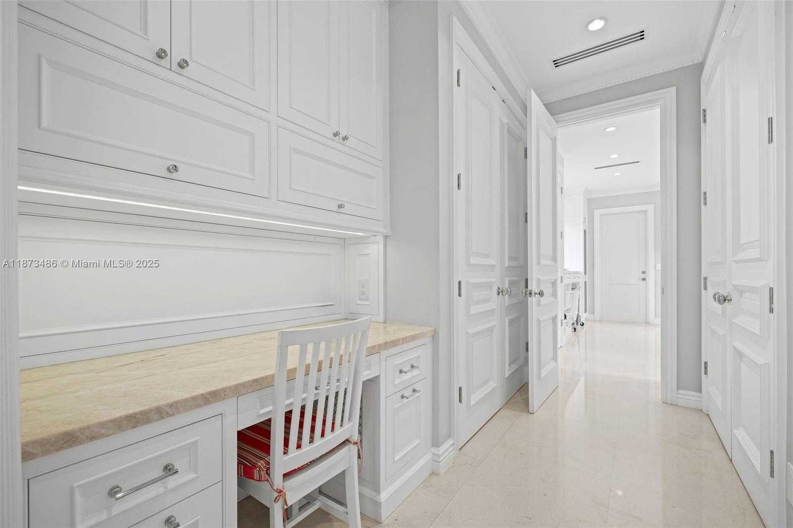 Small Image of 5400 BANYAN TRL, Coral Gables Number 36