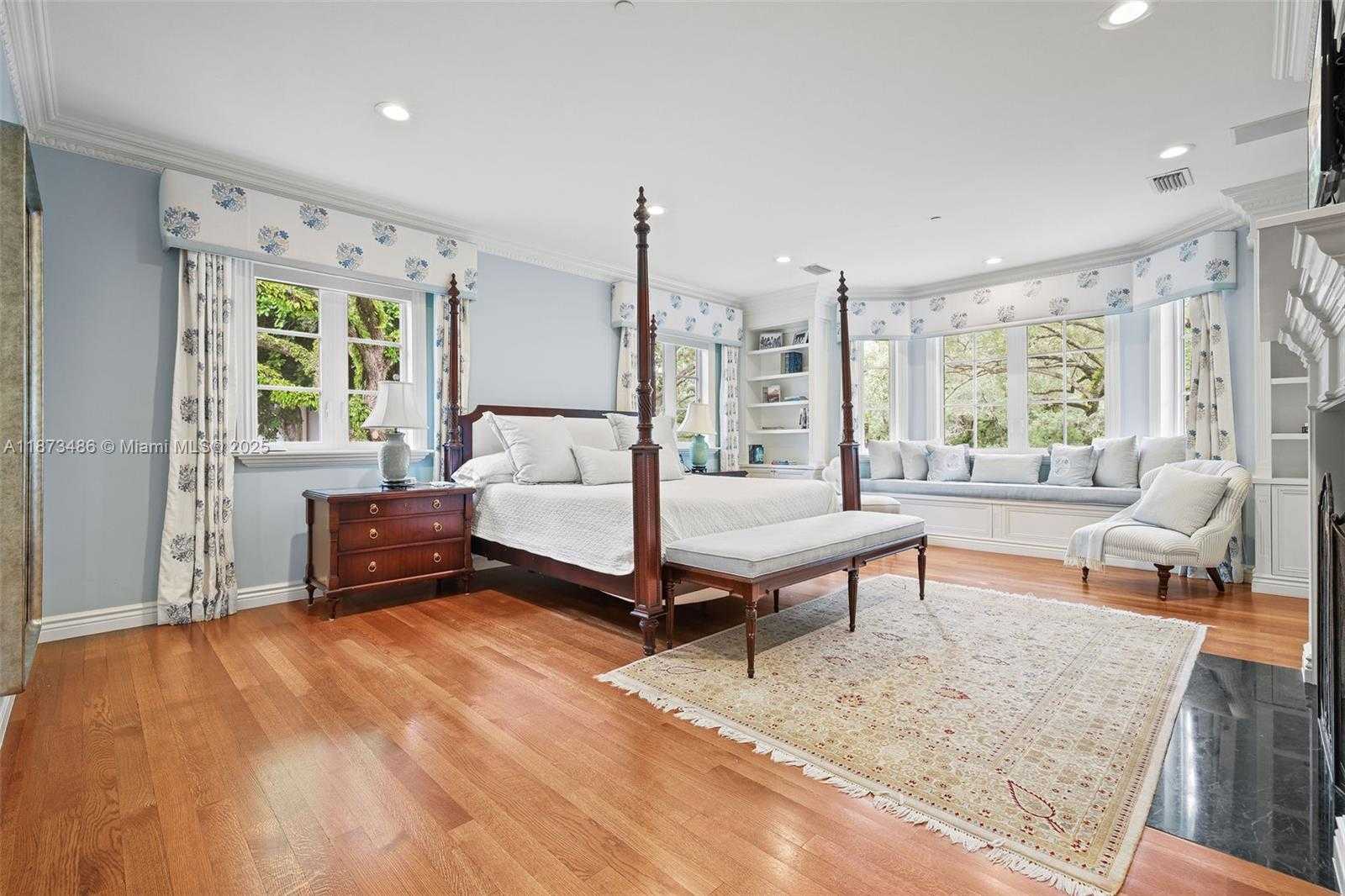 Small Image of 5400 BANYAN TRL, Coral Gables Number 41