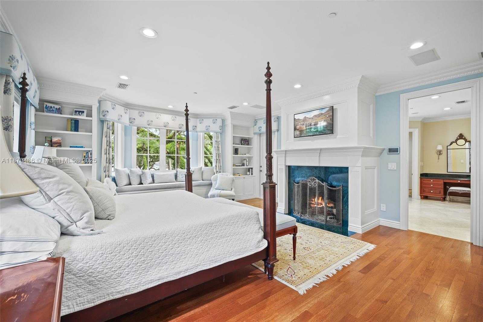 Small Image of 5400 BANYAN TRL, Coral Gables Number 42