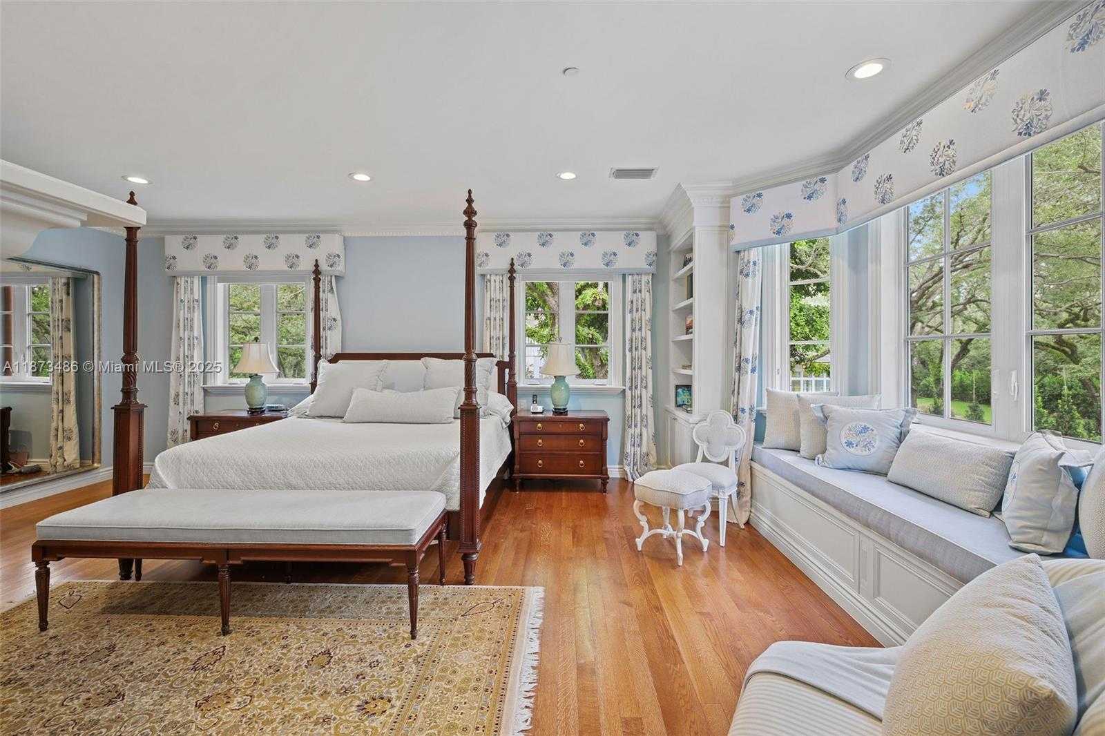 Small Image of 5400 BANYAN TRL, Coral Gables Number 43