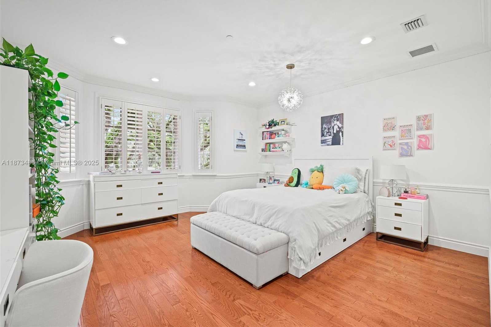 Small Image of 5400 BANYAN TRL, Coral Gables Number 52