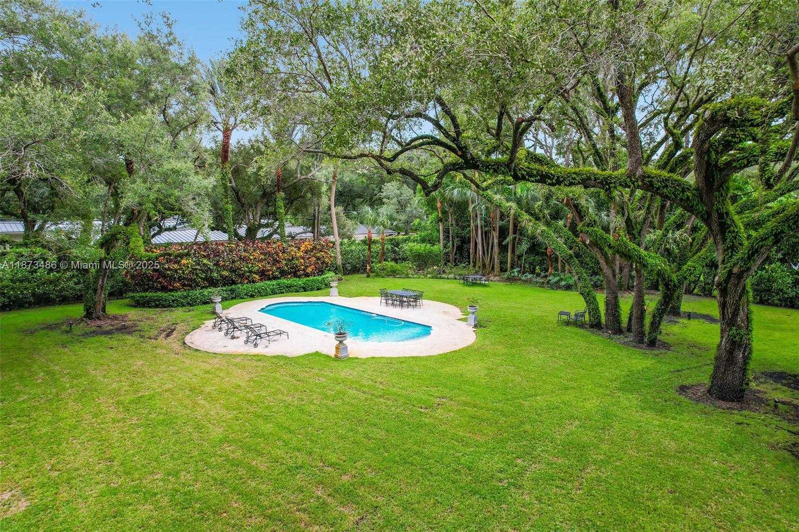 Small Image of 5400 BANYAN TRL, Coral Gables Number 56