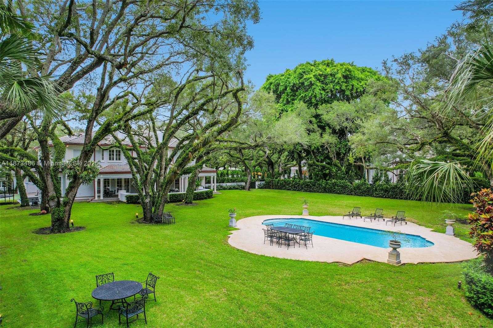 Small Image of 5400 BANYAN TRL, Coral Gables Number 57