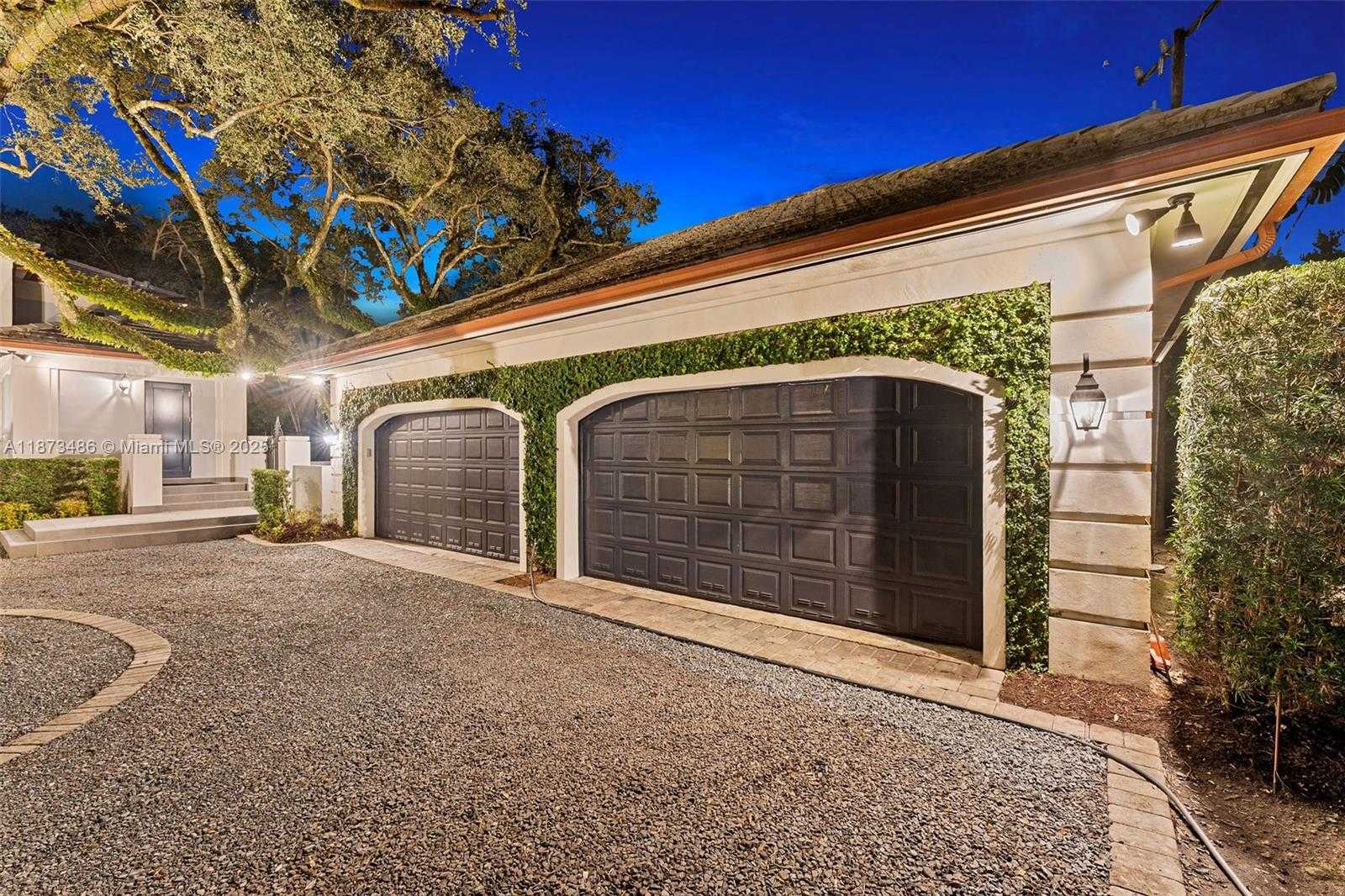 Small Image of 5400 BANYAN TRL, Coral Gables Number 59