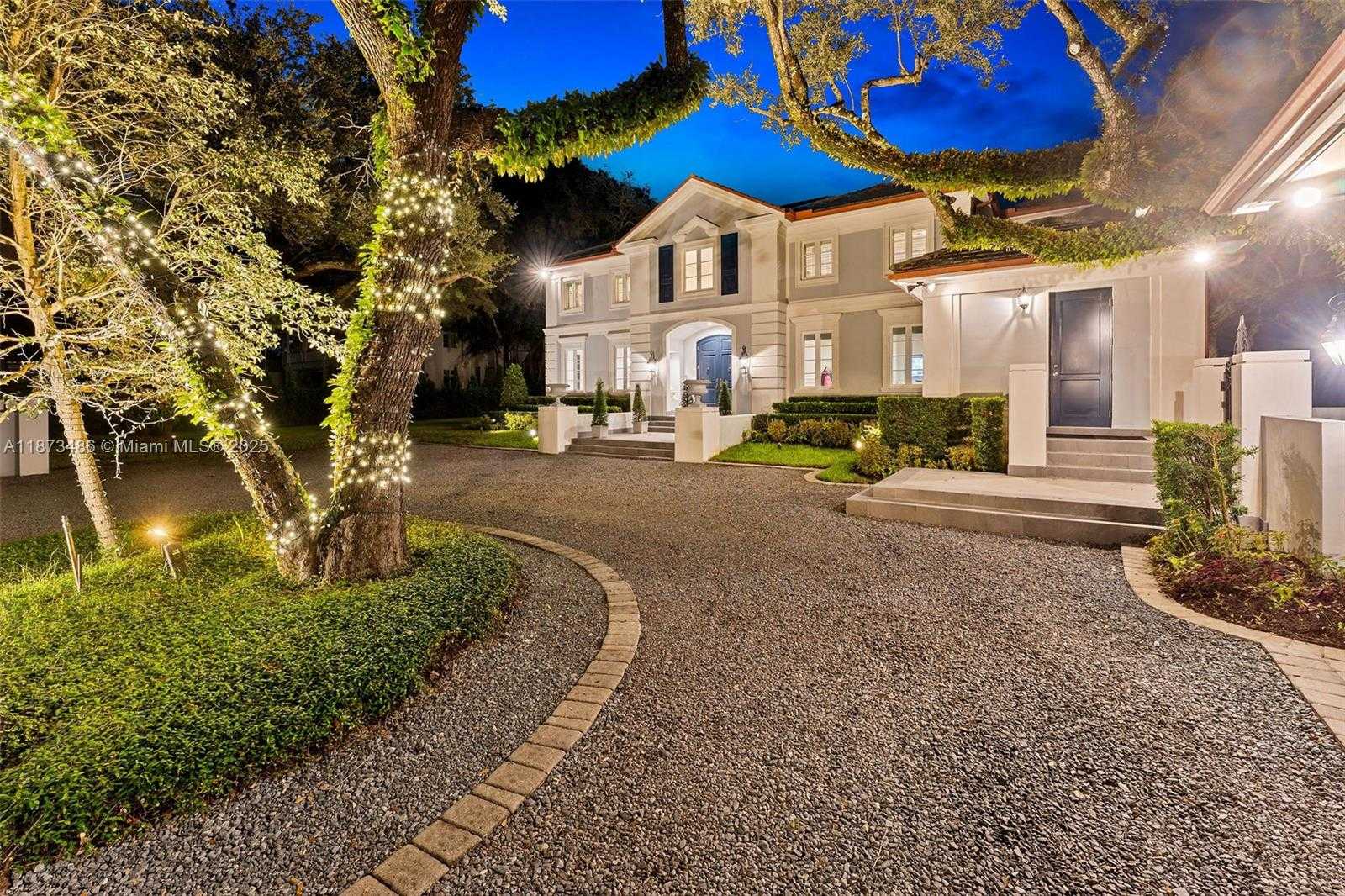 Small Image of 5400 BANYAN TRL, Coral Gables Number 60