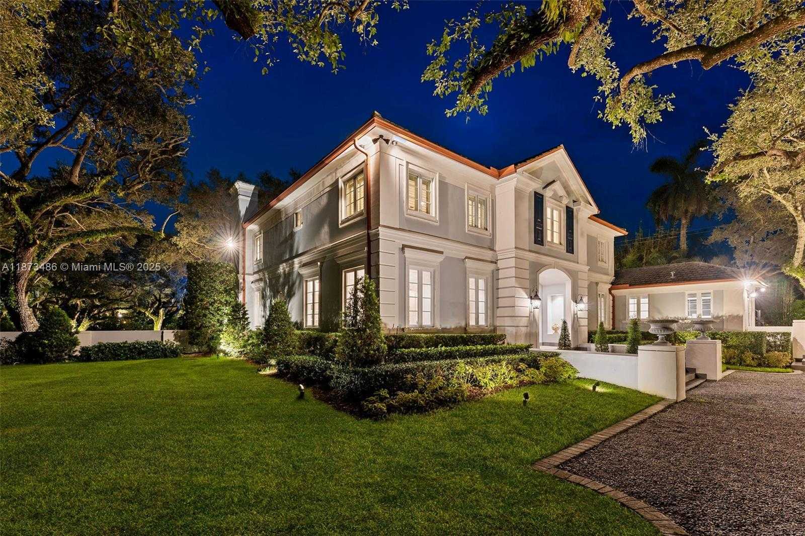 Small Image of 5400 BANYAN TRL, Coral Gables Number 63