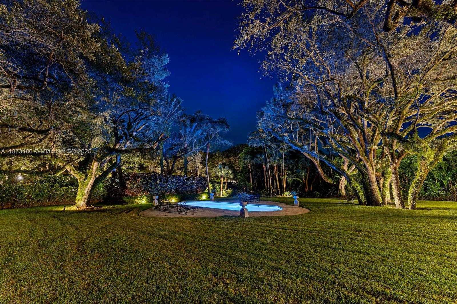 Small Image of 5400 BANYAN TRL, Coral Gables Number 64
