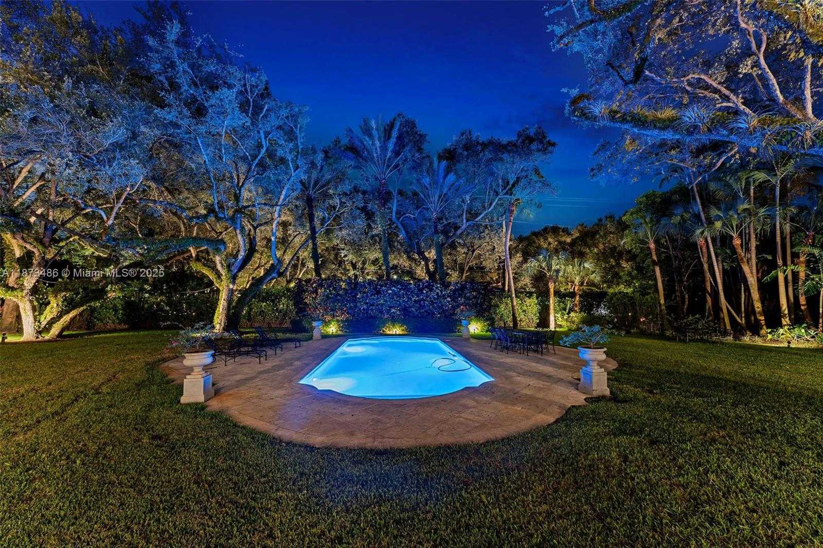 Small Image of 5400 BANYAN TRL, Coral Gables Number 71