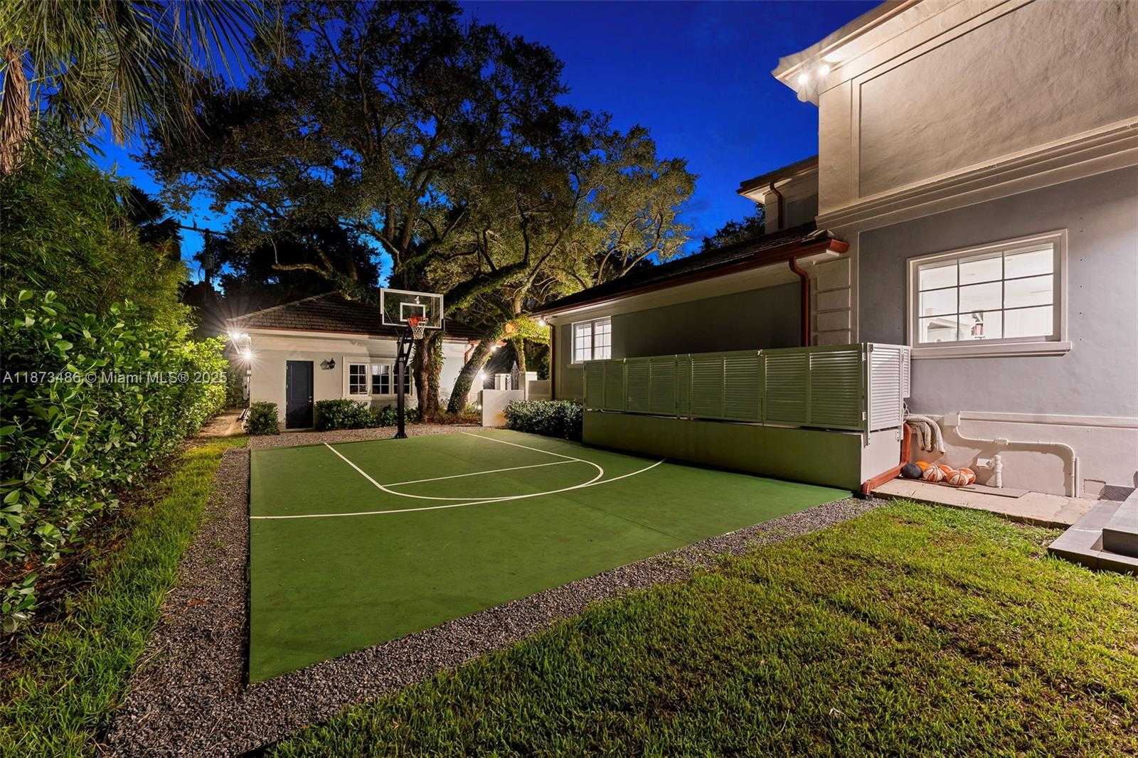 Small Image of 5400 BANYAN TRL, Coral Gables Number 72