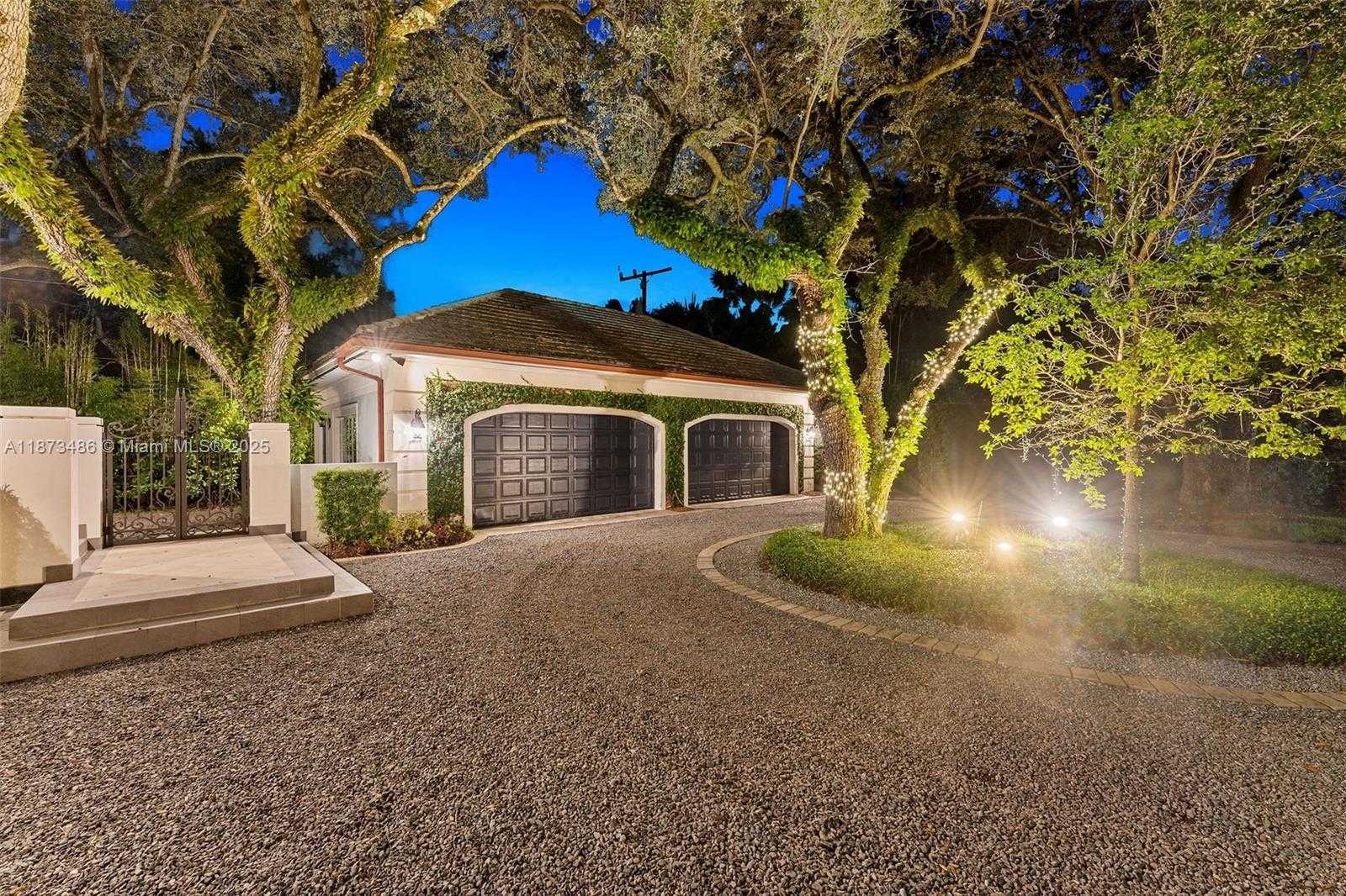 Small Image of 5400 BANYAN TRL, Coral Gables Number 73