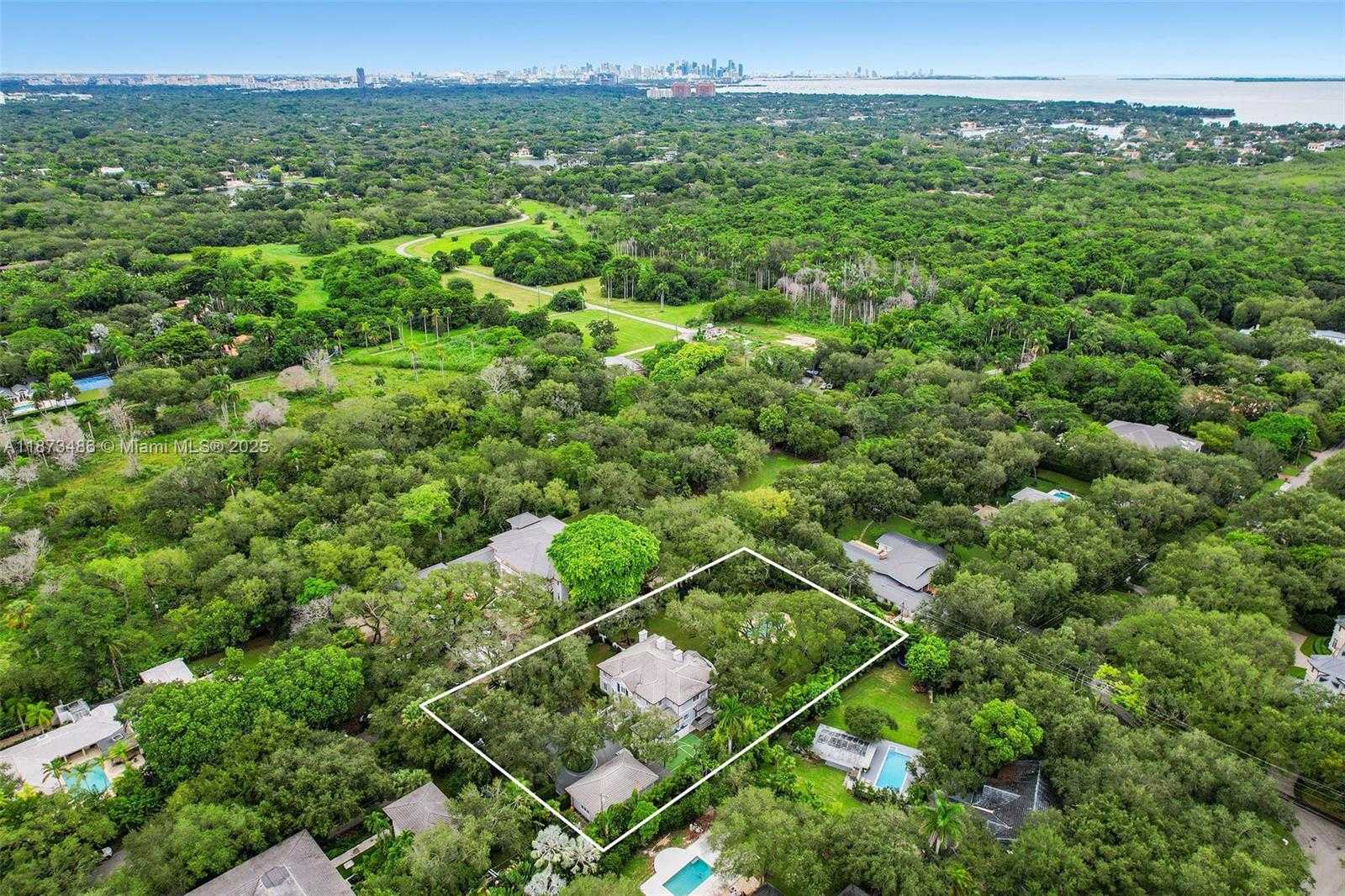 Small Image of 5400 BANYAN TRL, Coral Gables Number 74