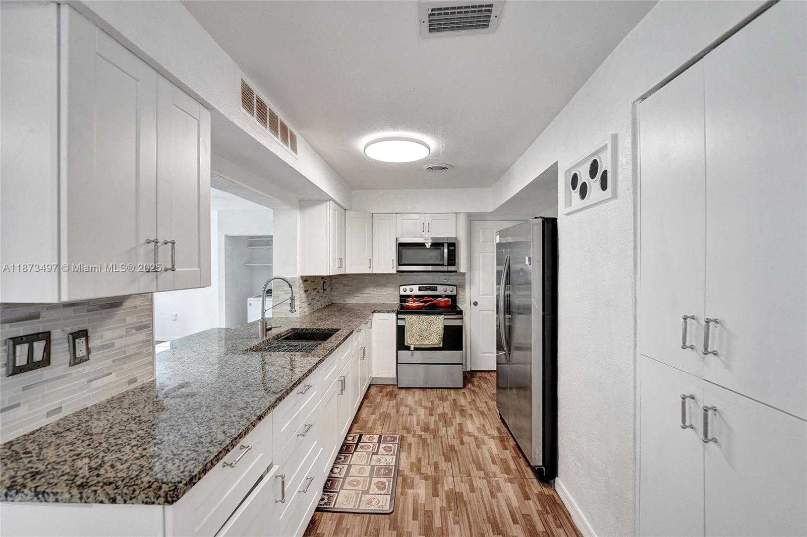 Small Image of 3330 TAFT ST, Hollywood Number 2