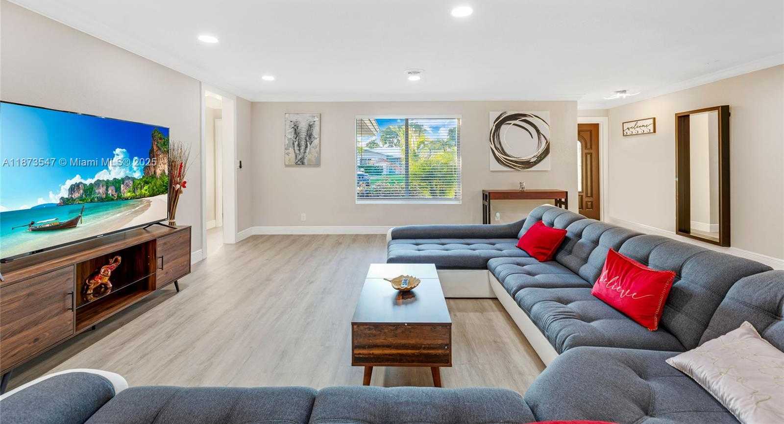 Small Image of 5740 NORTH EAST 19TH AVE, Fort Lauderdale Number 3