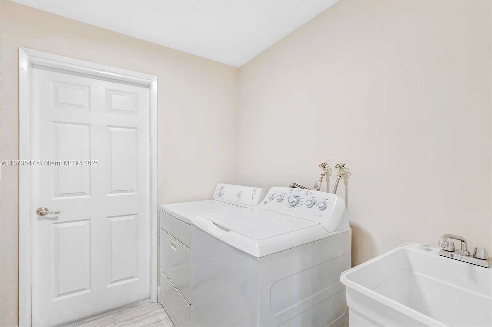 Small Image of 5740 NORTH EAST 19TH AVE, Fort Lauderdale Number 36