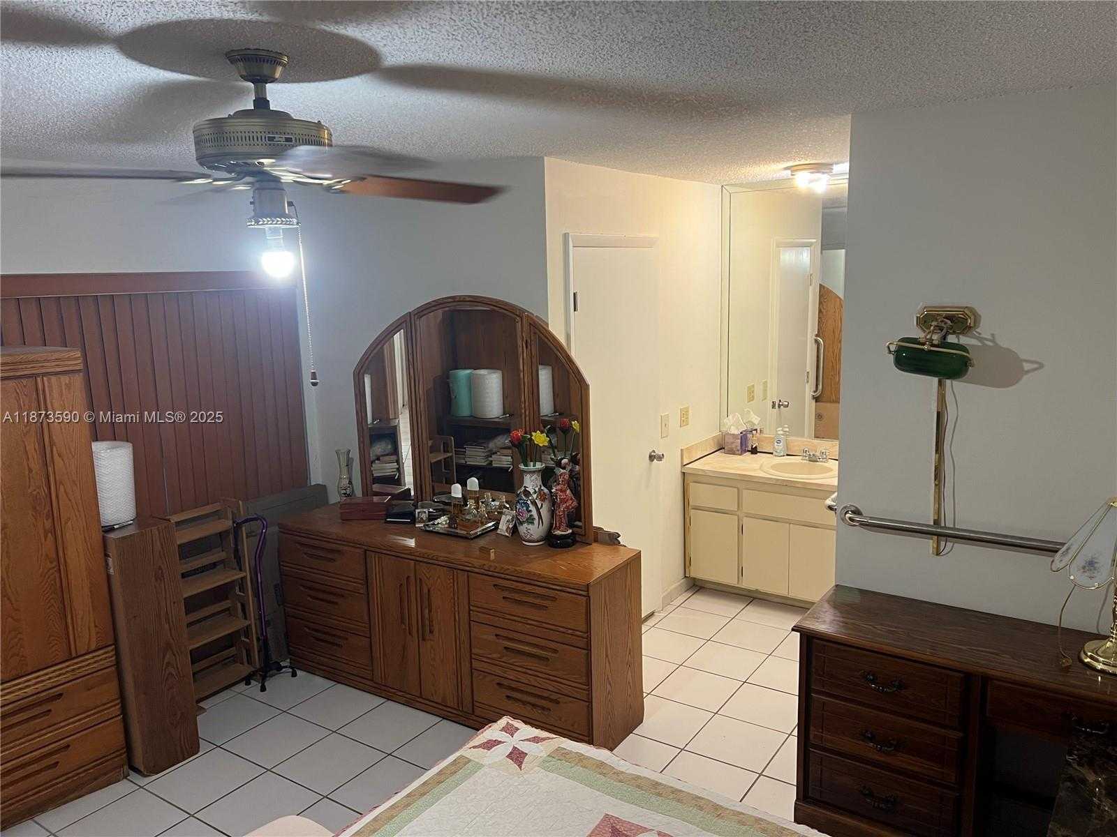 Small Image of 749 SOUTH WEST 99TH CT CIR, Miami Number 13