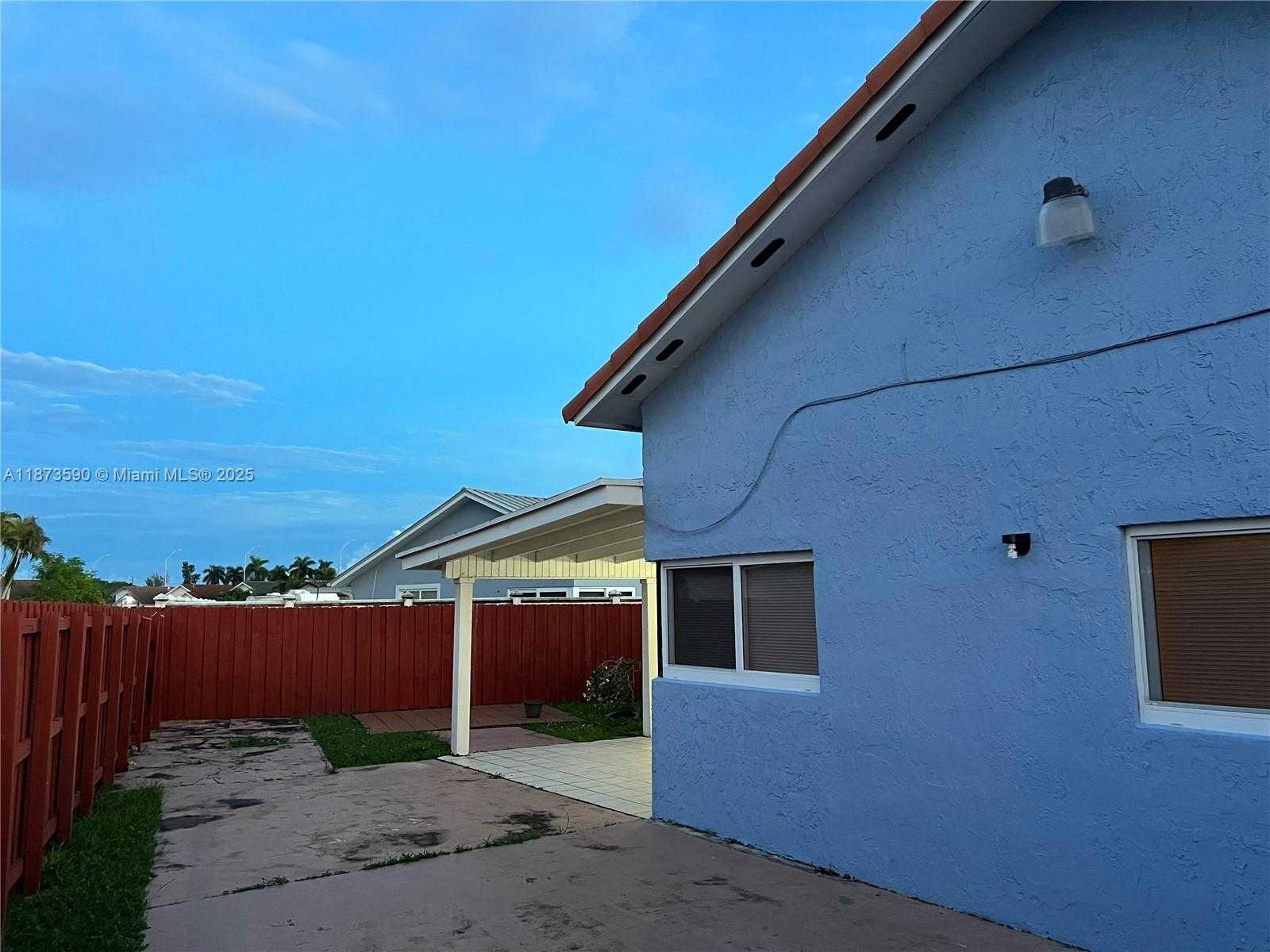 Small Image of 749 SOUTH WEST 99TH CT CIR, Miami Number 17