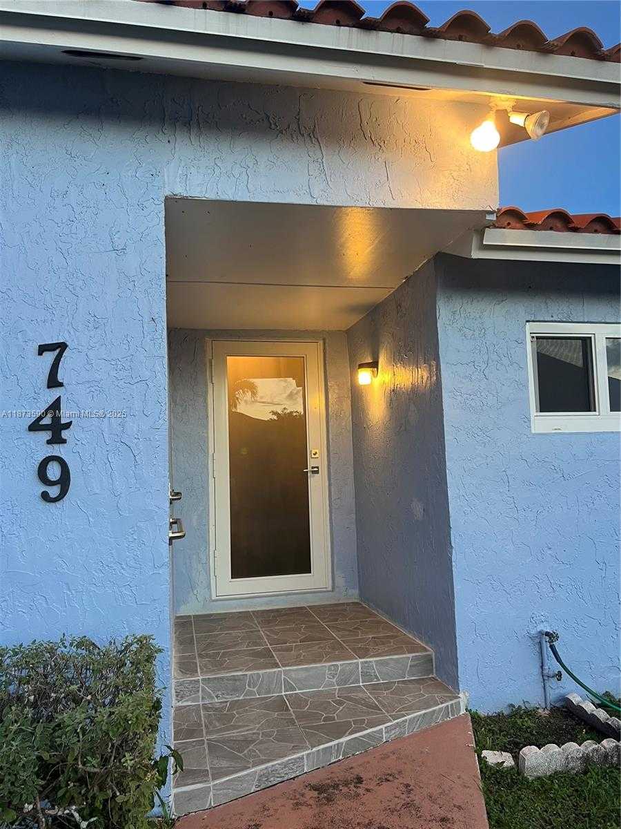 Small Image of 749 SOUTH WEST 99TH CT CIR, Miami Number 2