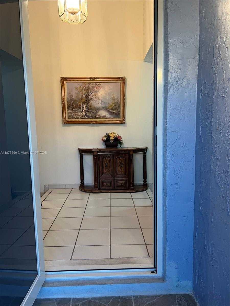 Small Image of 749 SOUTH WEST 99TH CT CIR, Miami Number 3
