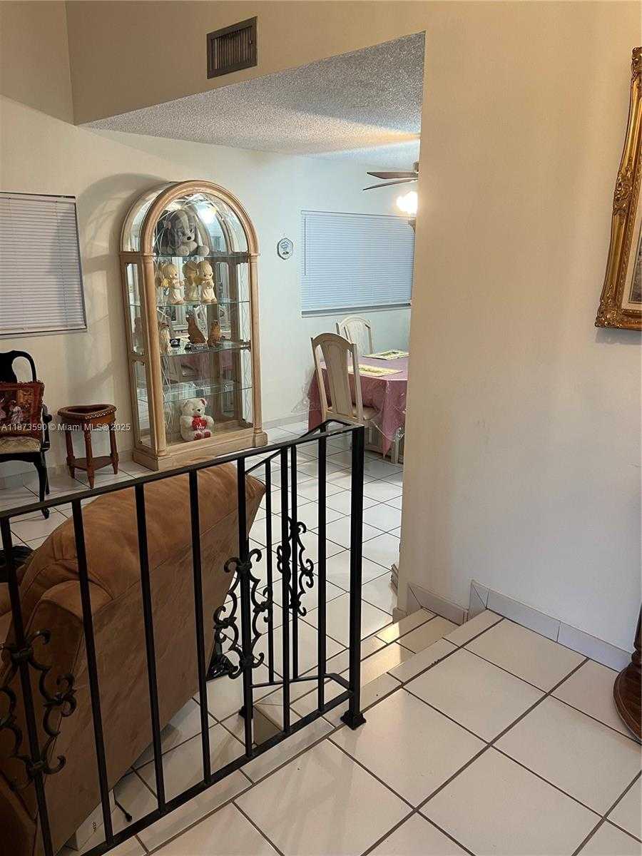 Small Image of 749 SOUTH WEST 99TH CT CIR, Miami Number 4