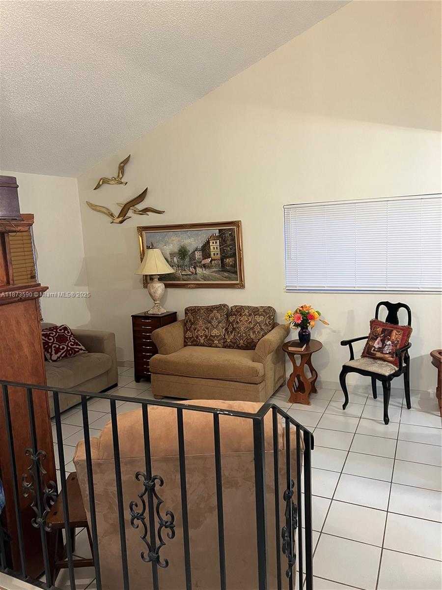 Small Image of 749 SOUTH WEST 99TH CT CIR, Miami Number 5